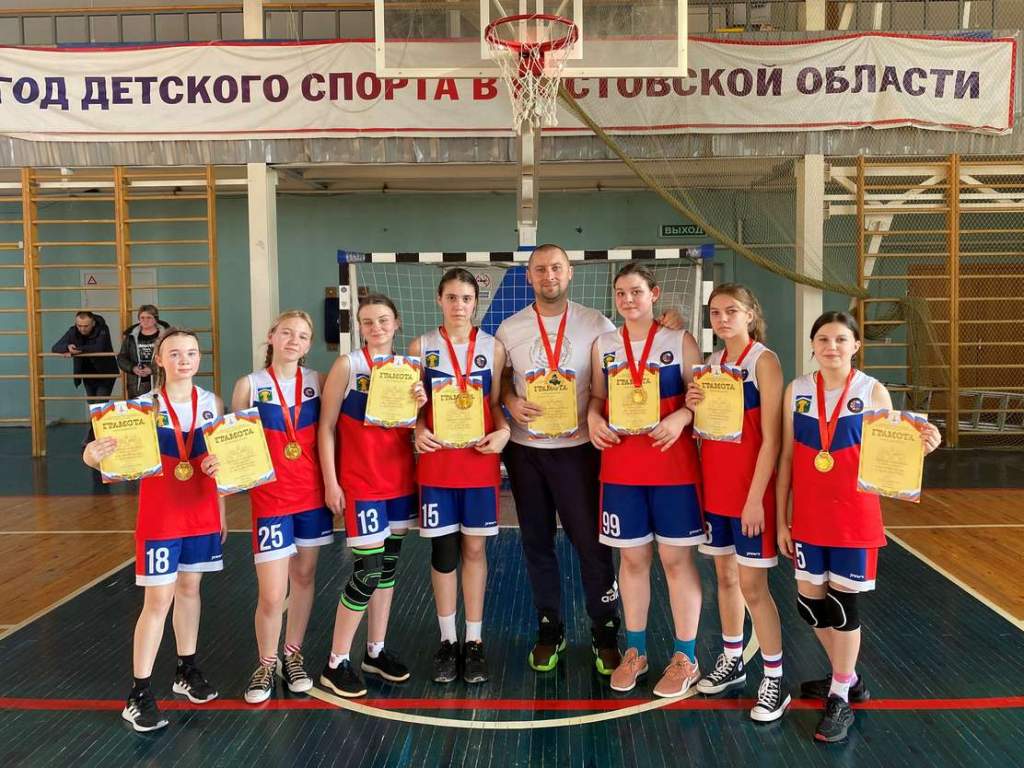 Первое место в открытом Первенстве города Шахты заняла команда кашарских баскетболисток