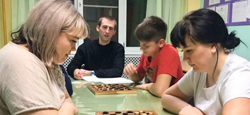 Турнир поколений по шашкам прошел в СРЦ Кашарского района