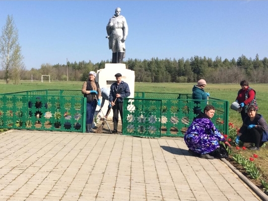 Погода в вяже кашарско. Памятник павшим воинам. Памятник 9 мая.