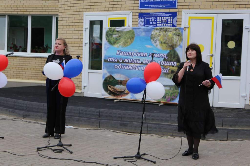 «Моя любимая страна – Россия!»: в Кашарах прошёл праздничный концерт