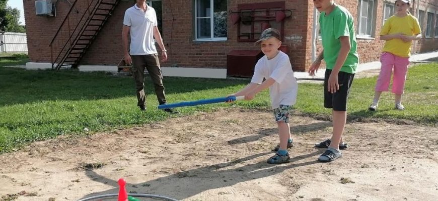 Турнир по игре в городки состоялся среди воспитанников СРЦ Кашарского района