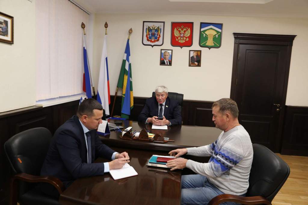 В.Н. Василенко, заместитель председателя Законодательного Собра­ния Ростовской области, провел приём граждан
