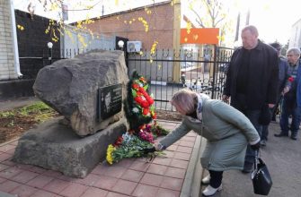 Торжественная церемония состоялась возле памятного камня Игорю Александровичу Куличенко, погибшего во время исполнения служебного долга 25 лет назад