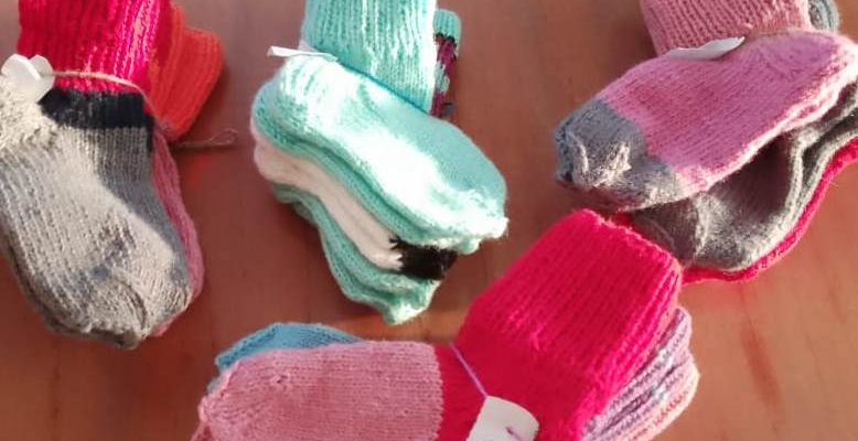 Жительница хутора Сычёвка Ирина Михайловна Чекунова связала 12 пар детских носков для детского дома в ЛНР