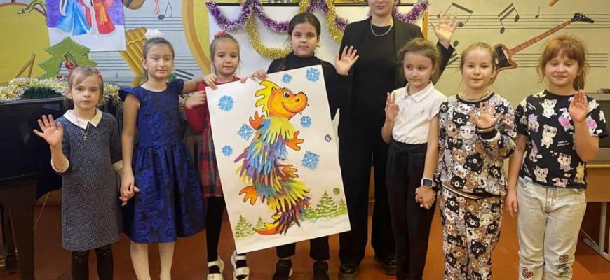 мастер-класс по изготовлению праздничного плаката-аппликации своими руками «Дракон из детских ладошек»
