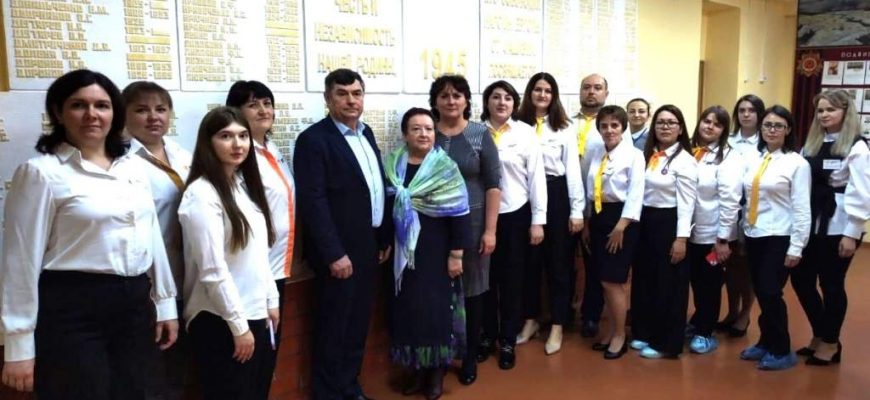 В Нижне-Калиновской школе состоялось мероприятие "Музейное дело", на котором присутствовали делегации советников директоров по воспитанию из северных районов Ростовской области.