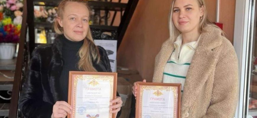 Кашарские волонтеры Яна Савельева и Лидия Никитченко