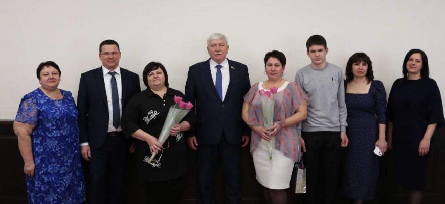 В.Н. Василенко встретился с семьями мобилизованных и поздравил женщин с праздником