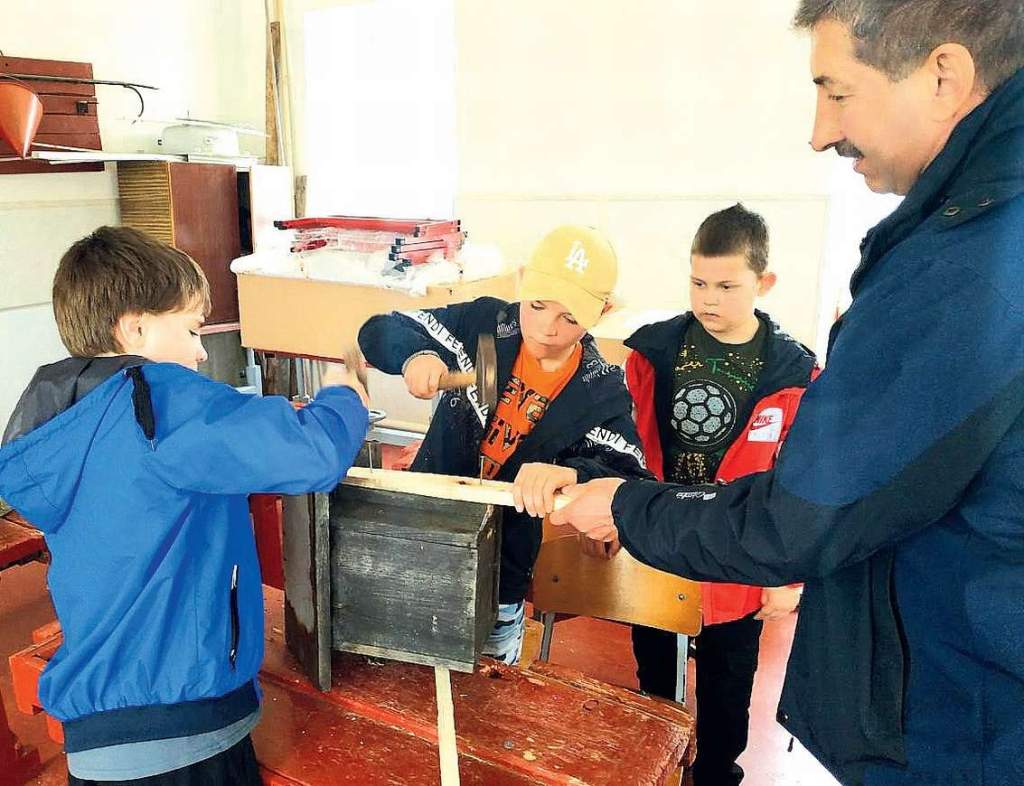 Мастер-класс "Домик для птиц" в Киевской школе