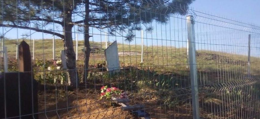 Ограждение кладбища в хуторе Новодонецком Кашарского района