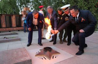 В Кашарах на памятнике воинам Великой Отечественной войны зажгли вечный огонь