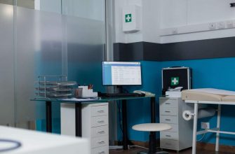 Функции первичных онкологических кабинетов, так называемых ПОКов, с 1 апреля перешли в созданные Центры амбулаторной онкологической помощи – ЦАОПы.