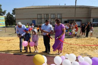 В Верхнесвечниково Кашарского района открылась детская площадка