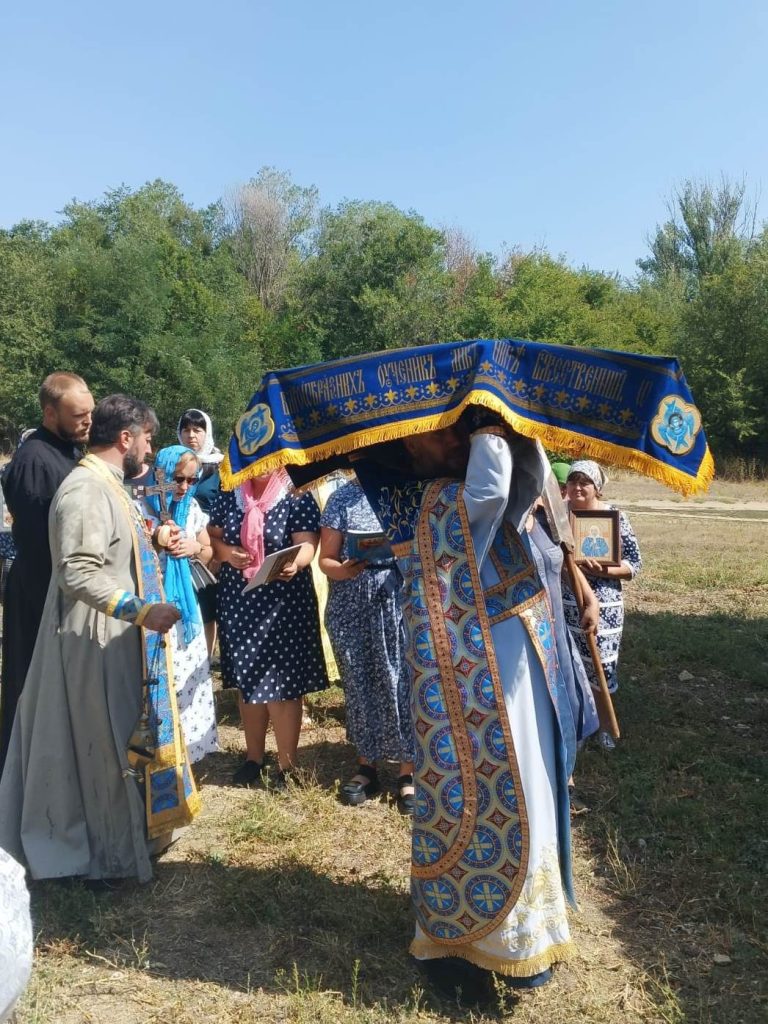 Престольный праздник отметили в храме Успения Божией Матери в хуторе Талловерове Кашарского Благочиния.