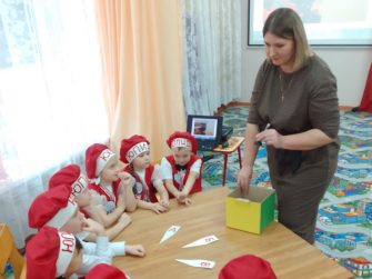 В Кашарском детском саду №1 «Тополёк» прошла познавательно-обучающая викторина «АБВ», посвященная правилам дорожного движения.