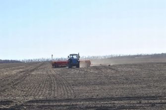 Слюсарь рассказал, где в Ростовской области приступили к весенней посевной