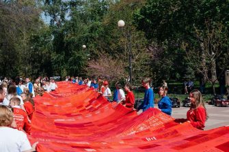 300-метровое полотно Победы украсило Ростов к юбилею праздника