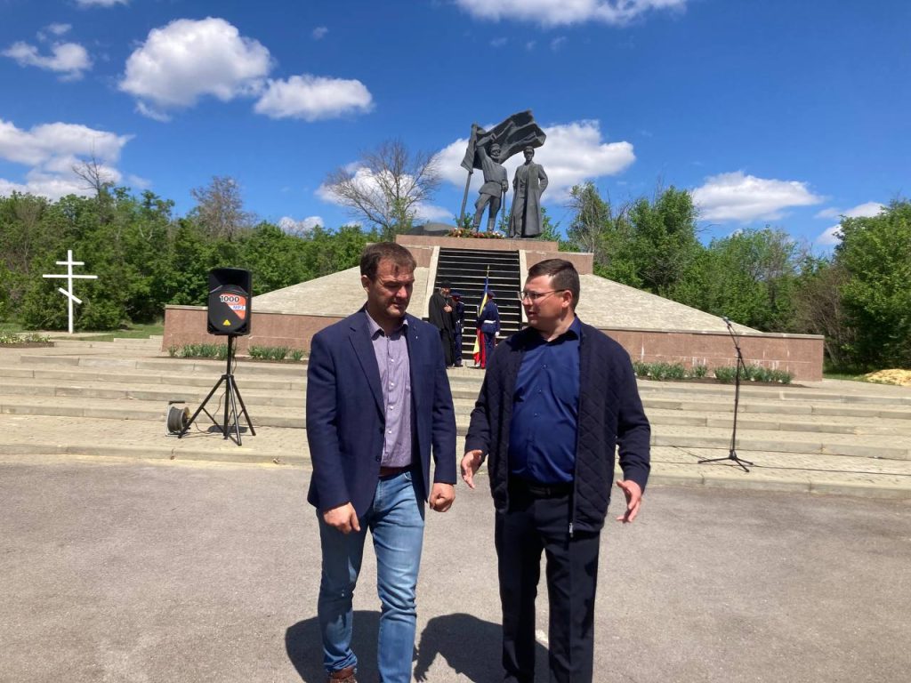 В хуторе Пономареве у памятника Ф. Подтелкову и М. Кривошлыкову состоялся торжественный митинг, посвященный 107 годовщине трагической гибели казаков