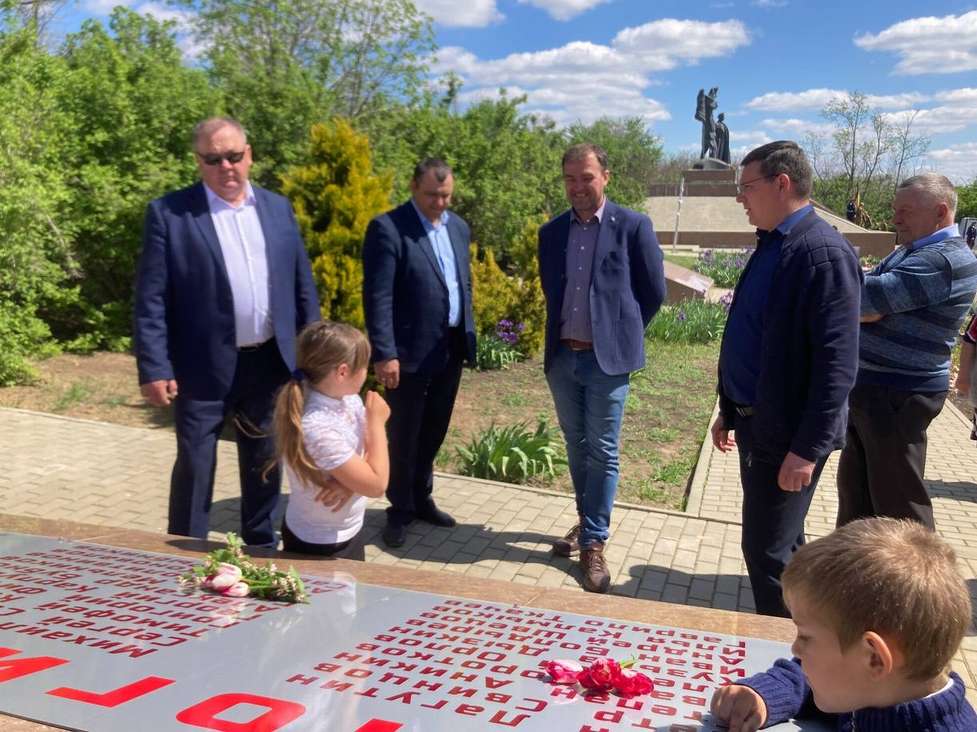 В хуторе Пономареве у памятника Ф. Подтелкову и М. Кривошлыкову состоялся торжественный митинг, посвященный 107 годовщине трагической гибели казаков