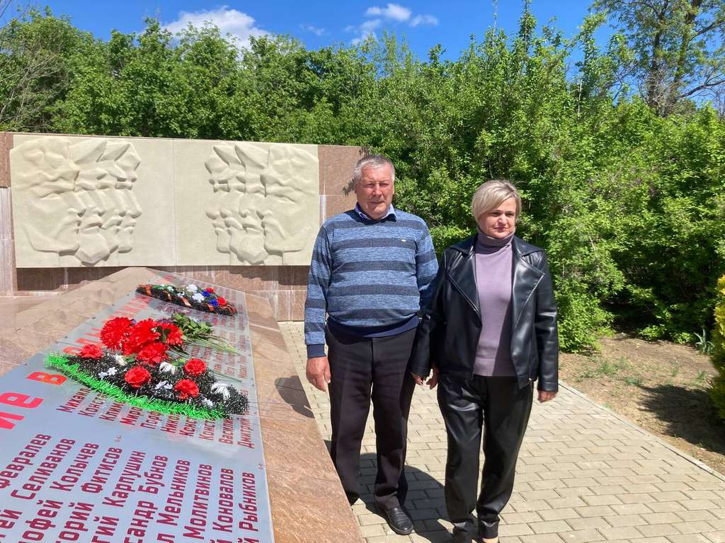 В хуторе Пономареве у памятника Ф. Подтелкову и М. Кривошлыкову состоялся торжественный митинг, посвященный 107 годовщине трагической гибели казаков