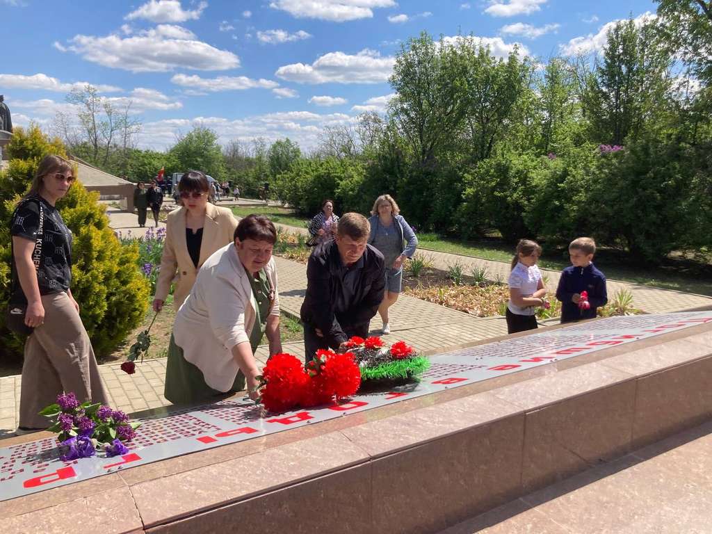 В хуторе Пономареве у памятника Ф. Подтелкову и М. Кривошлыкову состоялся торжественный митинг, посвященный 107 годовщине трагической гибели казаков