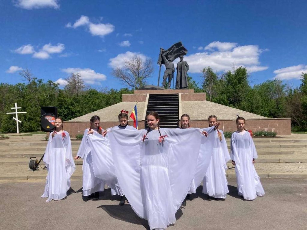 В хуторе Пономареве у памятника Ф. Подтелкову и М. Кривошлыкову состоялся торжественный митинг, посвященный 107 годовщине трагической гибели казаков