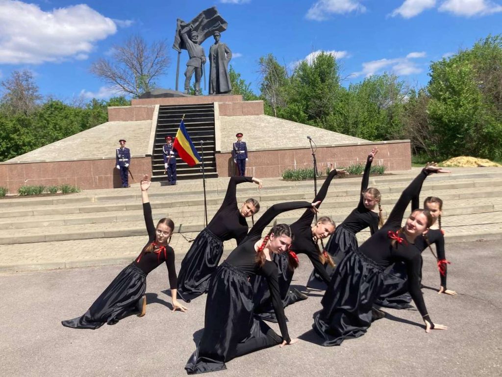 В хуторе Пономареве у памятника Ф. Подтелкову и М. Кривошлыкову состоялся торжественный митинг, посвященный 107 годовщине трагической гибели казаков