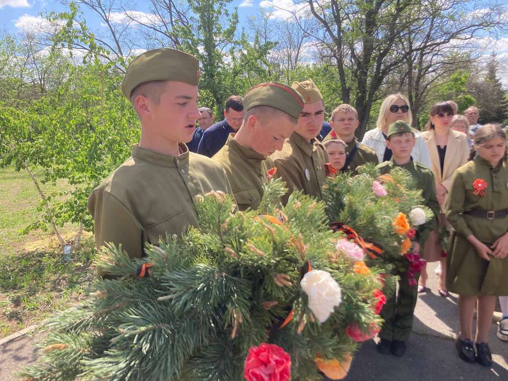 В хуторе Пономареве у памятника Ф. Подтелкову и М. Кривошлыкову состоялся торжественный митинг, посвященный 107 годовщине трагической гибели казаков