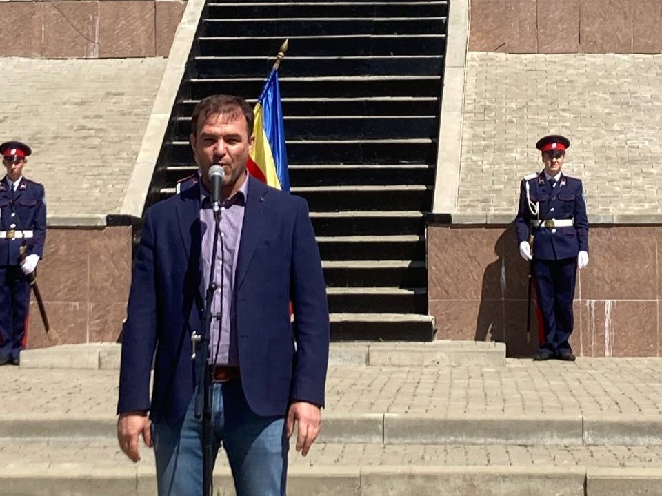 В хуторе Пономареве у памятника Ф. Подтелкову и М. Кривошлыкову состоялся торжественный митинг, посвященный 107 годовщине трагической гибели казаков