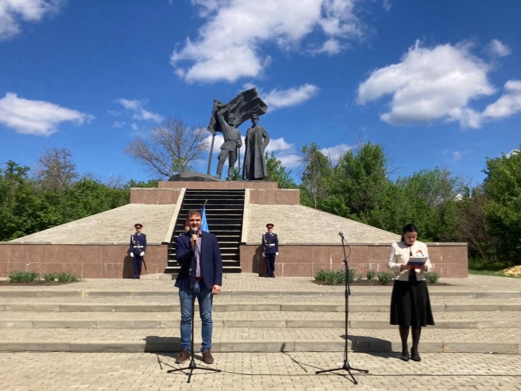 В хуторе Пономареве у памятника Ф. Подтелкову и М. Кривошлыкову состоялся торжественный митинг, посвященный 107 годовщине трагической гибели казаков