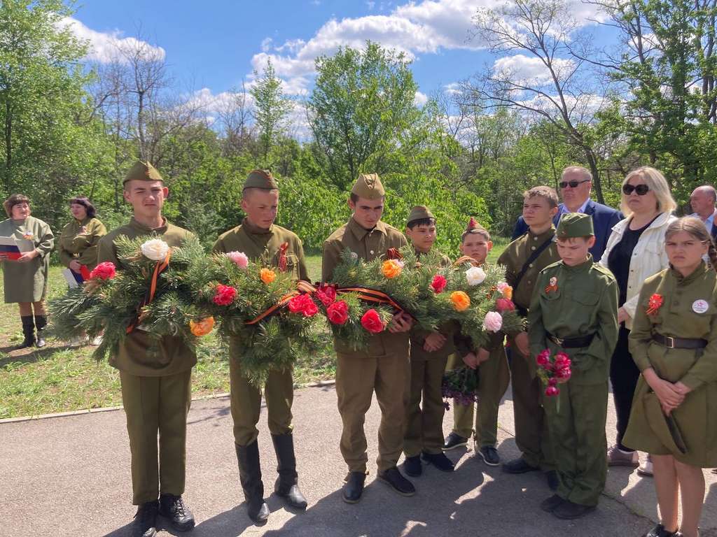 В хуторе Пономареве у памятника Ф. Подтелкову и М. Кривошлыкову состоялся торжественный митинг, посвященный 107 годовщине трагической гибели казаков
