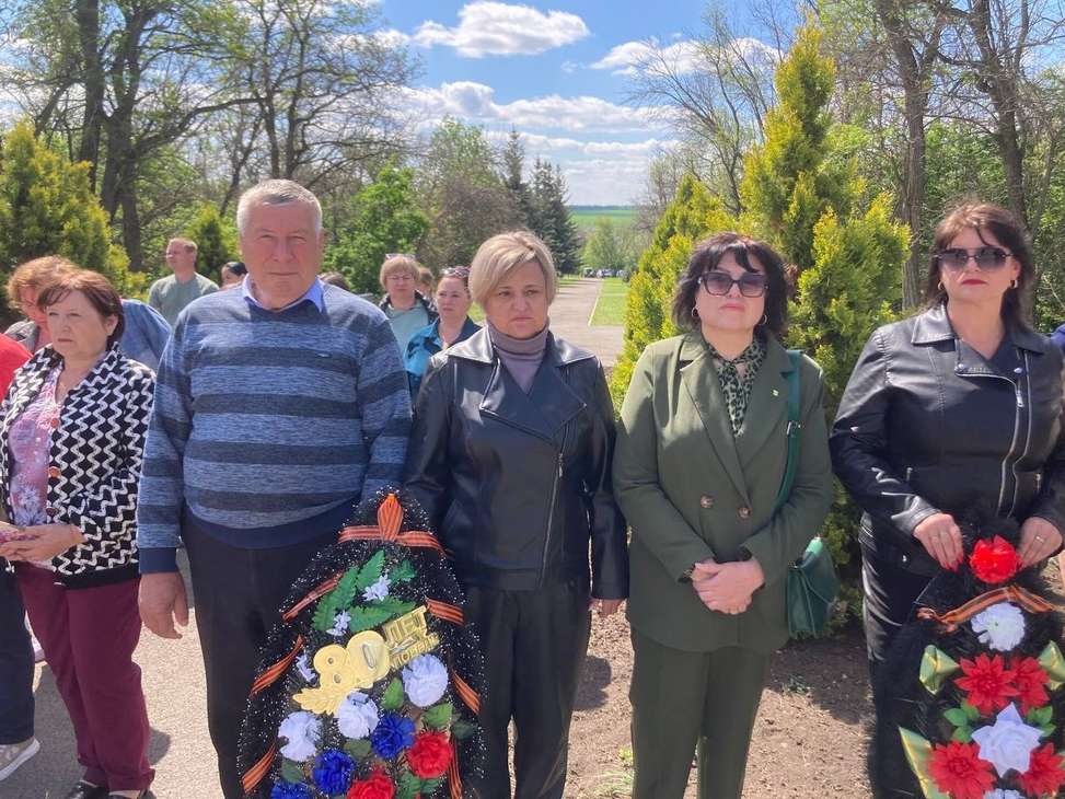 В хуторе Пономареве у памятника Ф. Подтелкову и М. Кривошлыкову состоялся торжественный митинг, посвященный 107 годовщине трагической гибели казаков