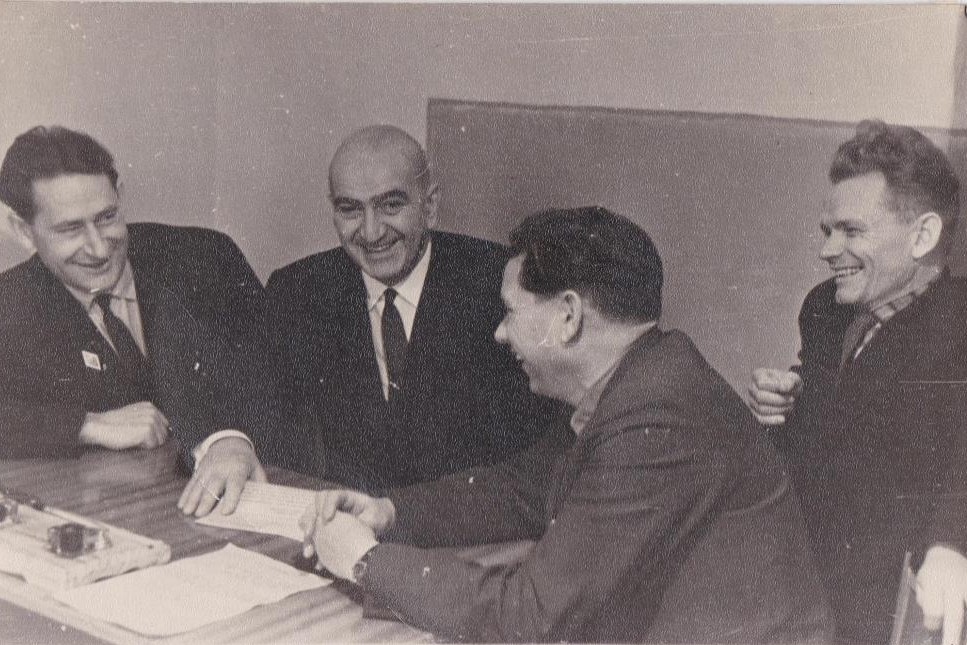 первый слева корреспондент П.М. Козыренко. 1963 г. Фото Миллеровского краеведческого музея
