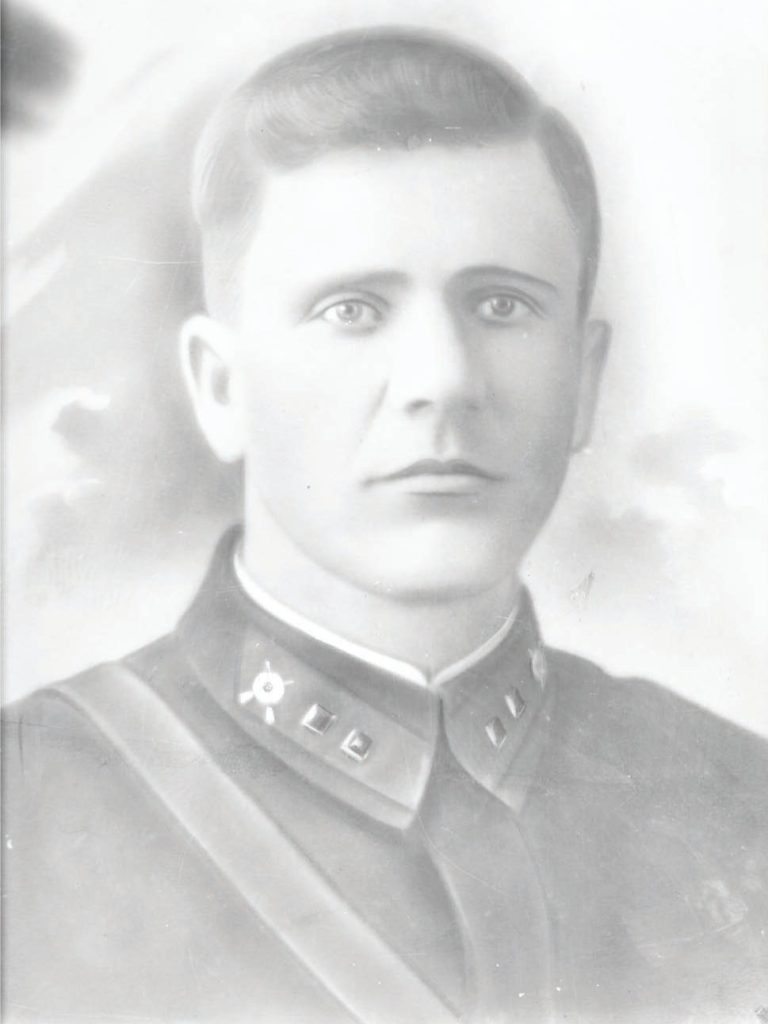 Васильченко
Иван Константинович.
Родился в 1912 году.
Погиб 04.02.1944 г.