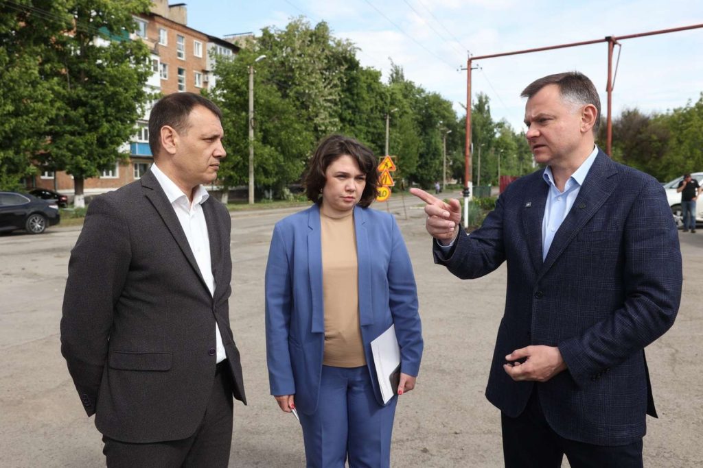 По словам главы региона, денежные средства на ремонт дорог должны расходоваться с высоким КПД