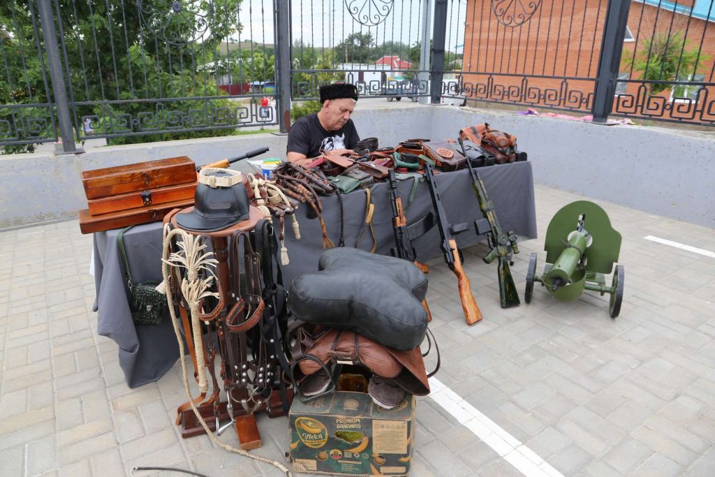 В Каменке впервые стартовала серия забегов по пересеченной местности «Светлый DON SPACE TRAIL»
