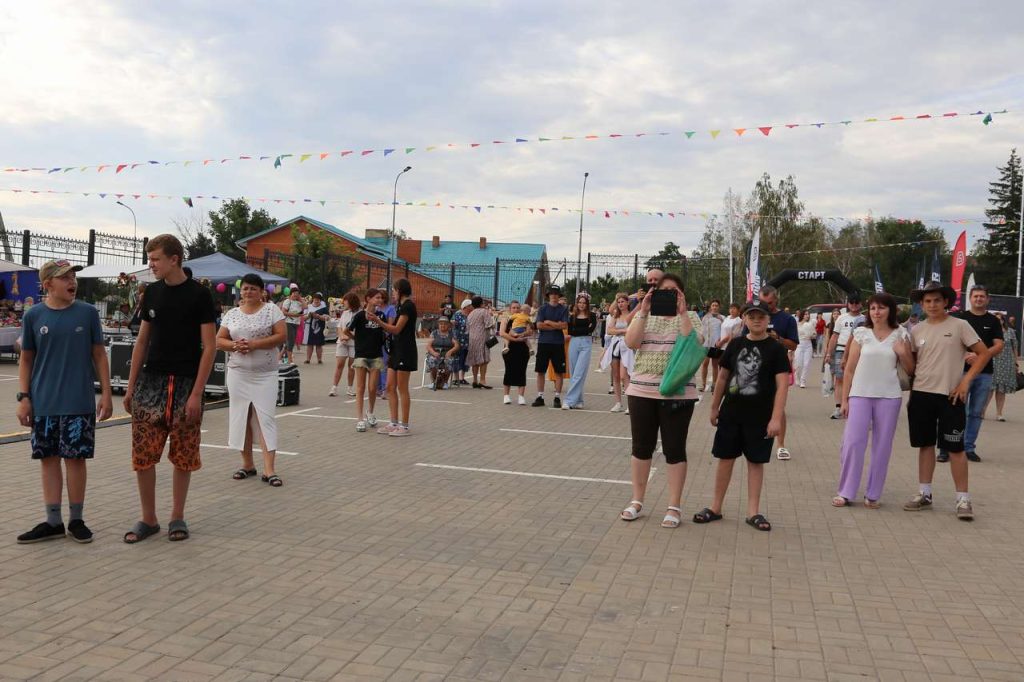 В Каменке впервые стартовала серия забегов по пересеченной местности «Светлый DON SPACE TRAIL»