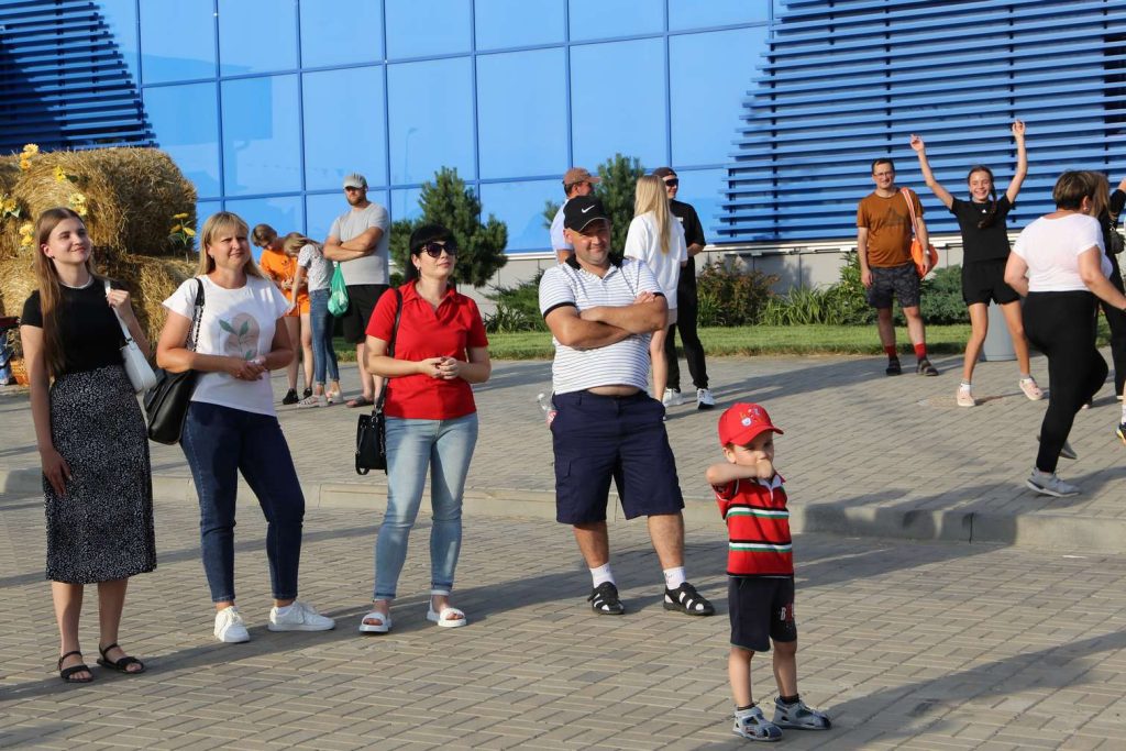 В Каменке впервые стартовала серия забегов по пересеченной местности «Светлый DON SPACE TRAIL»
