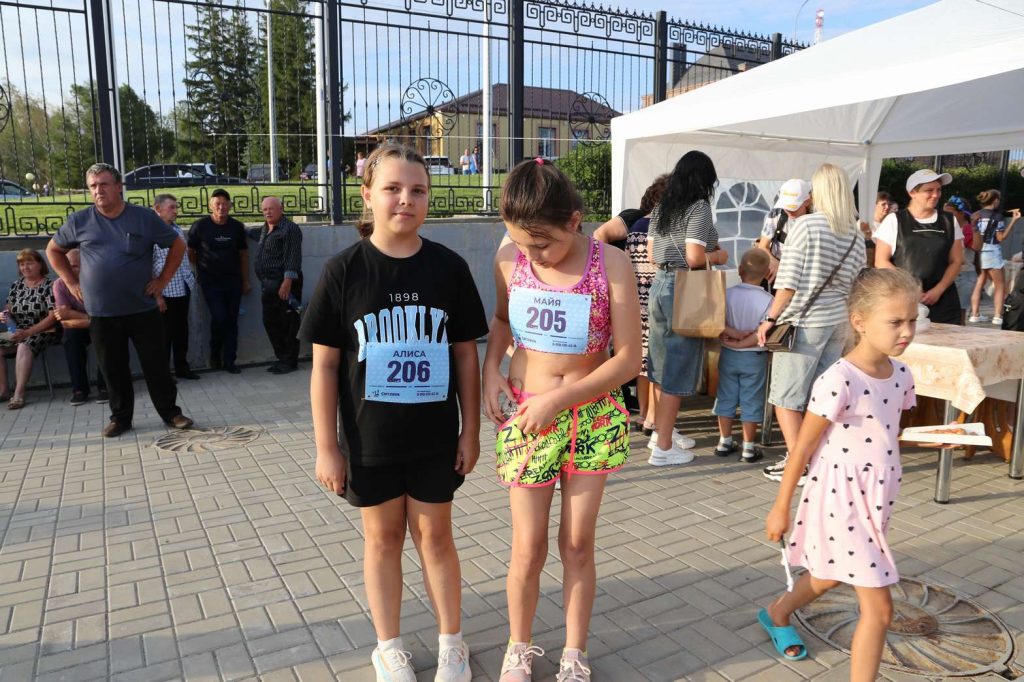 В Каменке впервые стартовала серия забегов по пересеченной местности «Светлый DON SPACE TRAIL»