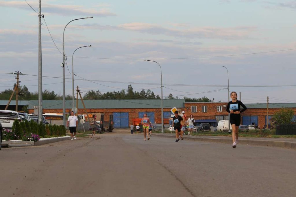 В Каменке впервые стартовала серия забегов по пересеченной местности «Светлый DON SPACE TRAIL»