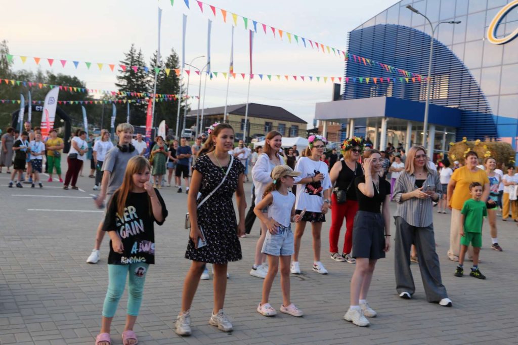 В Каменке впервые стартовала серия забегов по пересеченной местности «Светлый DON SPACE TRAIL»