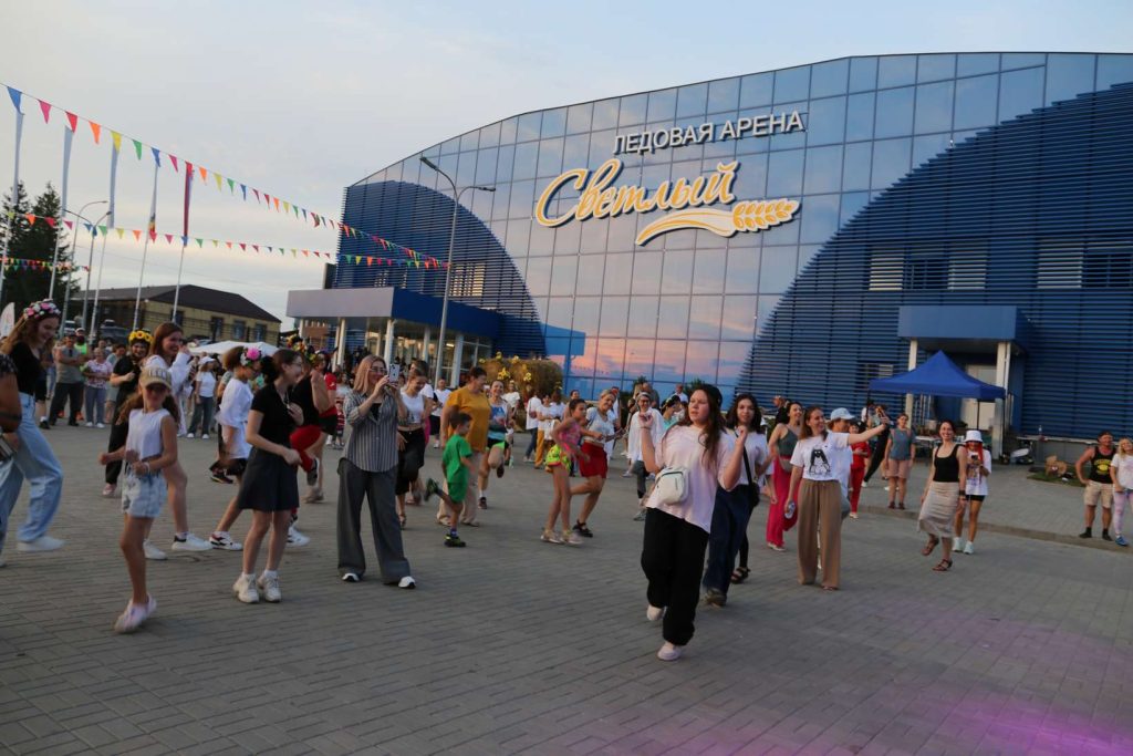 В Каменке впервые стартовала серия забегов по пересеченной местности «Светлый DON SPACE TRAIL»