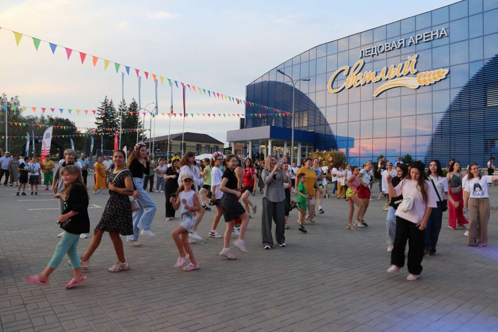 В Каменке впервые стартовала серия забегов по пересеченной местности «Светлый DON SPACE TRAIL»