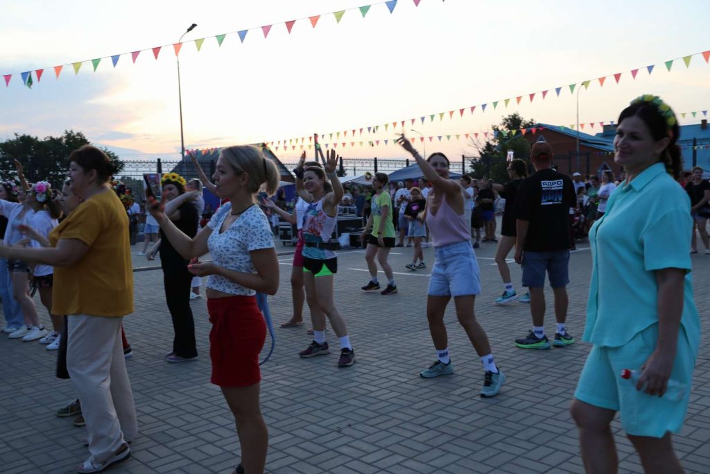 В Каменке впервые стартовала серия забегов по пересеченной местности «Светлый DON SPACE TRAIL»