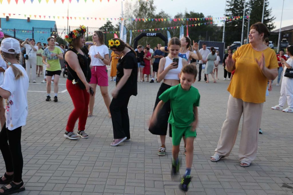 В Каменке впервые стартовала серия забегов по пересеченной местности «Светлый DON SPACE TRAIL»