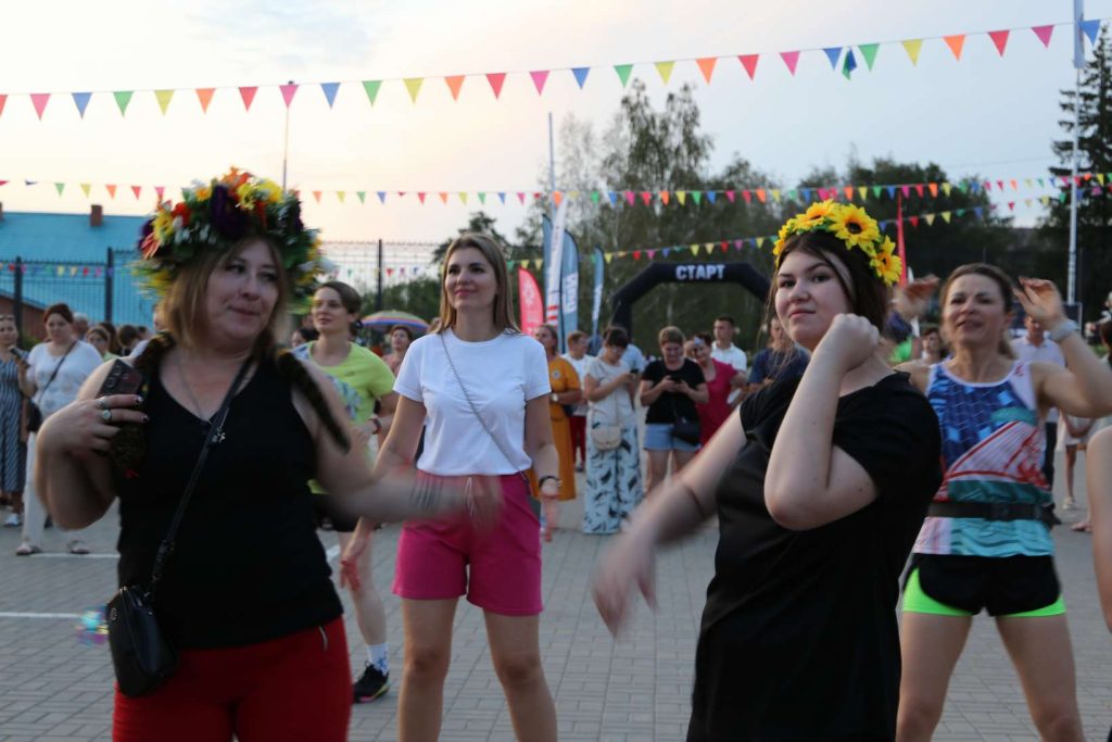 В Каменке впервые стартовала серия забегов по пересеченной местности «Светлый DON SPACE TRAIL»