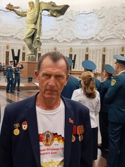 Наш земляк из поселка Светлого Кашарского района Виктор Иванович Мордовцев в числе делегации представил Ростовскую область на торжественном мероприятии по случаю 80-летия образования ГСВГ на Поклонной горе в Москве