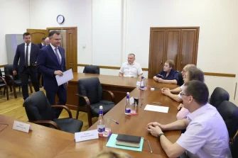 Юрий Слюсарь первым подал документы на регистрацию кандидатом на выборах губернатора
