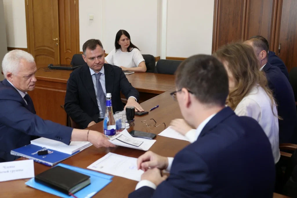 Юрий Слюсарь подал документы в областную избирательную комиссию