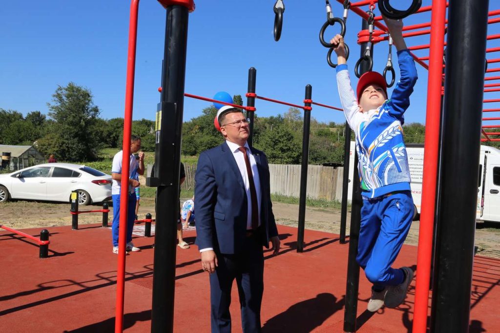 В Кашарах состоялось торжественное открытие современной, многофункциональной спортивной площадки